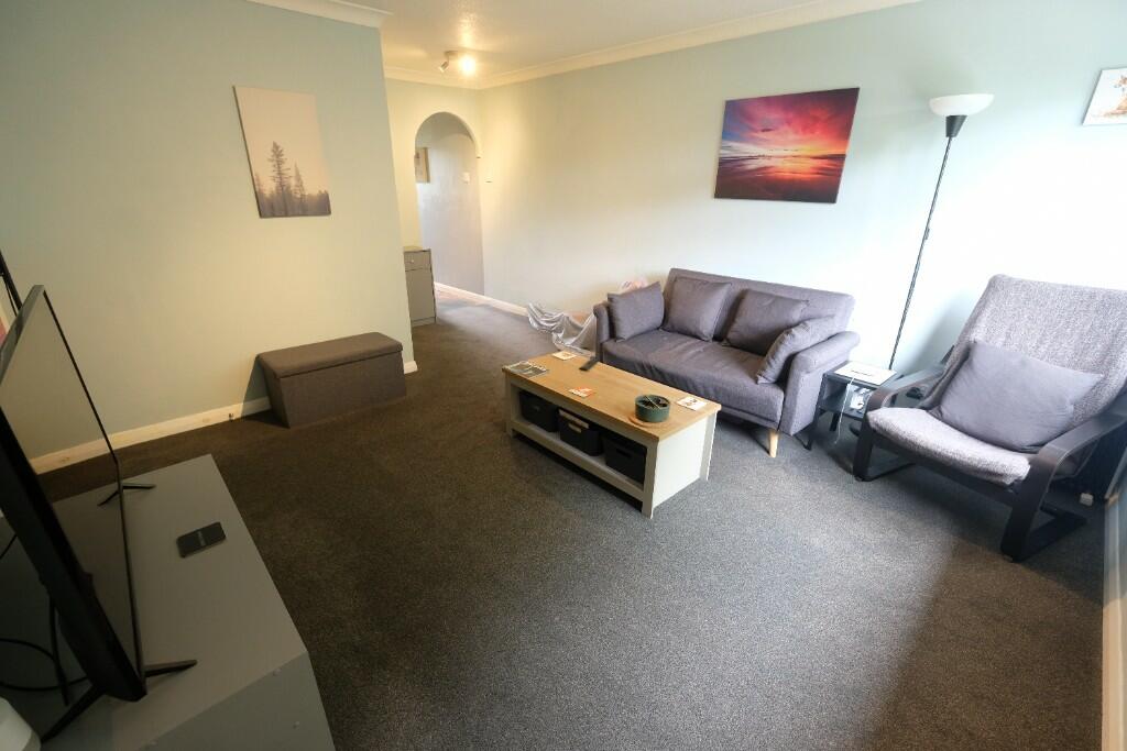 SITTING/DINING ROOM