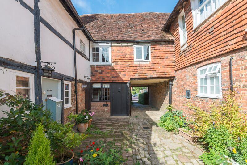 Courtyard access to the rear