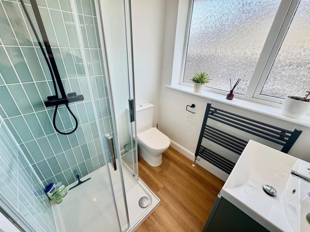 Bathroom 2.jpg