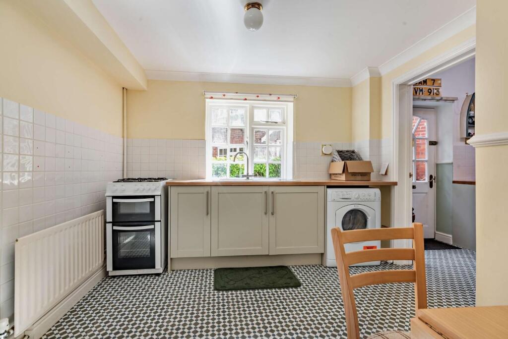 8550850-interior10-800.jpg