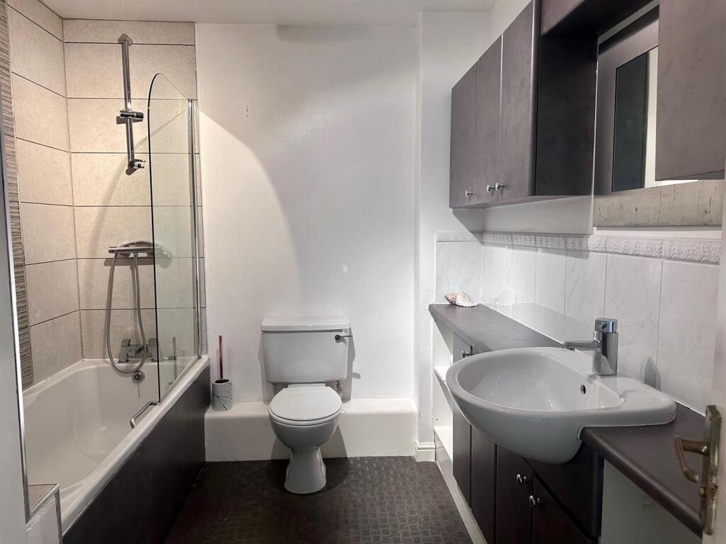 Bathroom.jpg