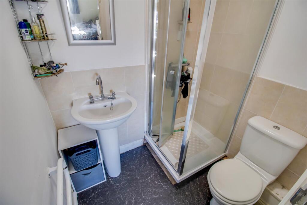 EN SUITE SHOWER ROOM/W.C.