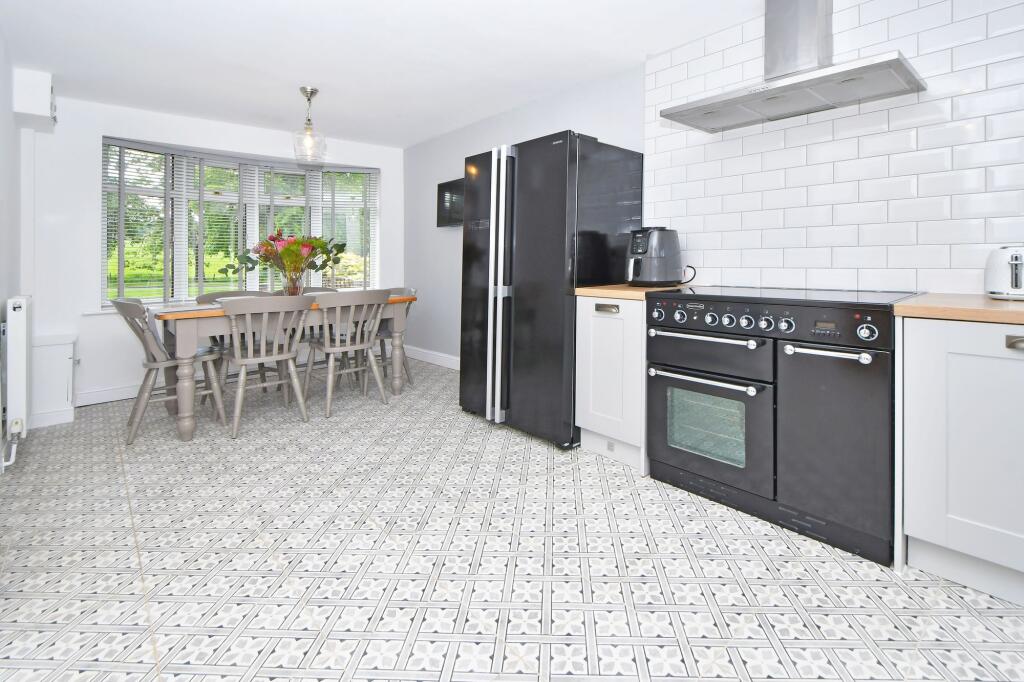 Dining kitchen
