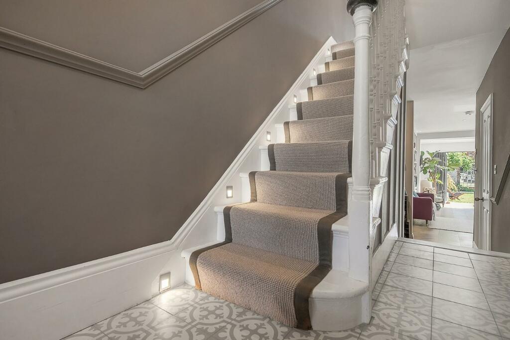 Hallway (2).jpg