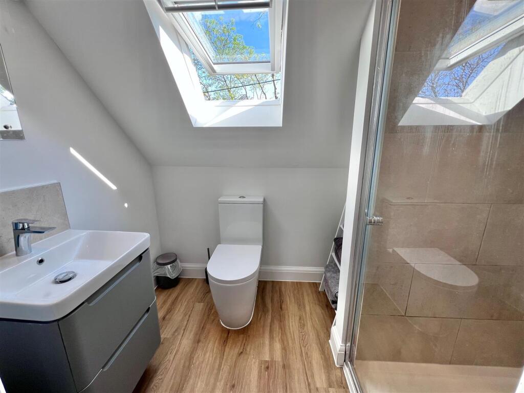 En-suite 3.jpg