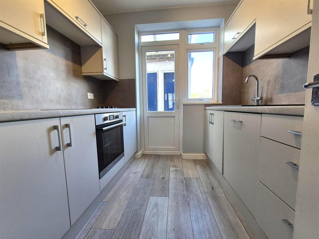 Modern Fitted Kitchen