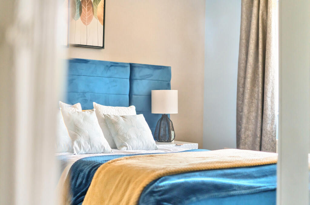 1326173-7-687a386...