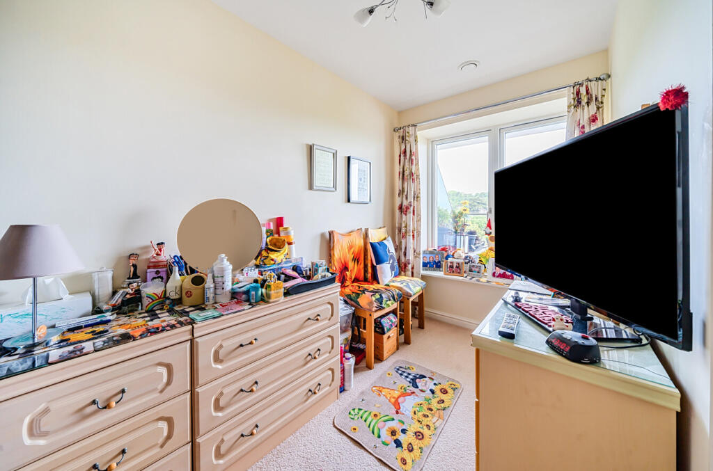 1295316-8-682de8c...