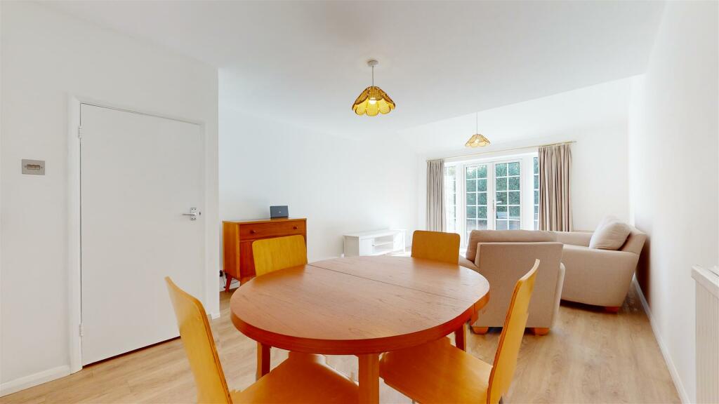 LIVING/DINING ROOM