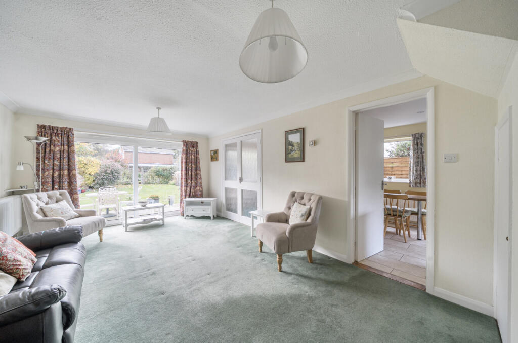 1370765-7-68f7a0f...