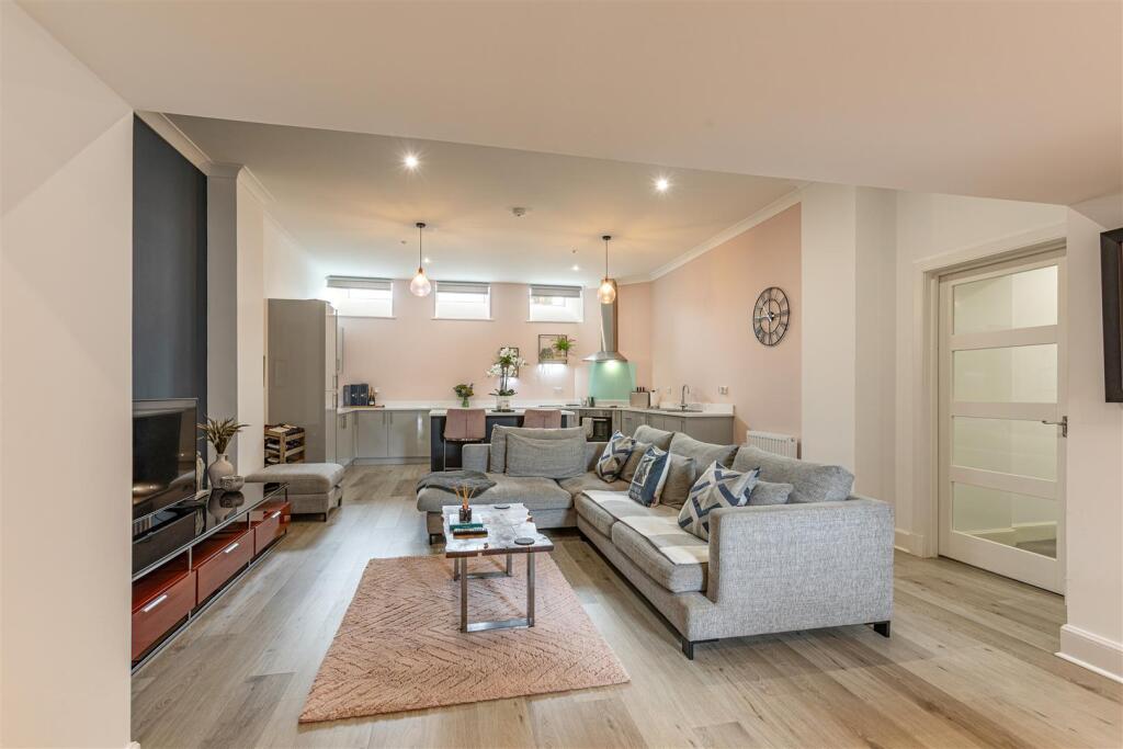 1 Lower Court Melrose 20.JPG