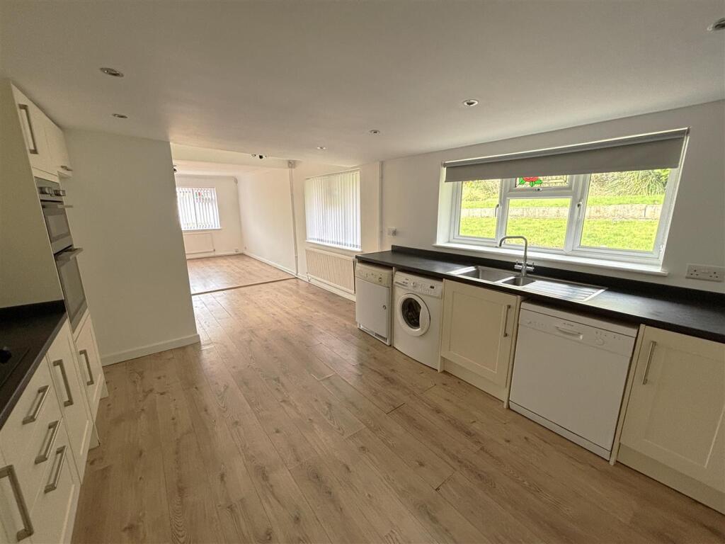 kitchen a.jpg
