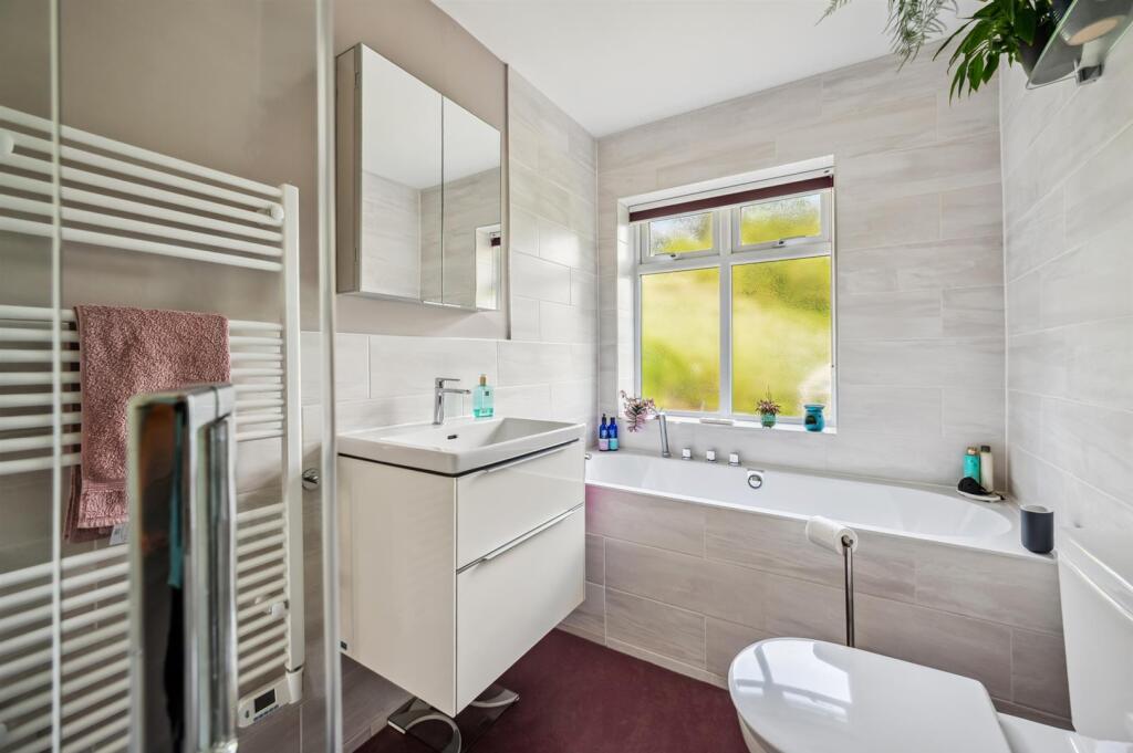 Bathroom - bath and vanity unit.jpg