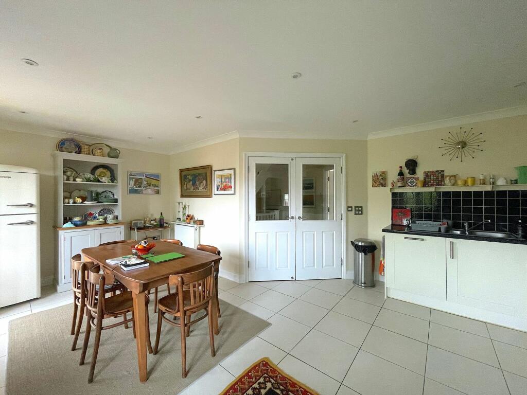 Kitchen/Dining Room (6)