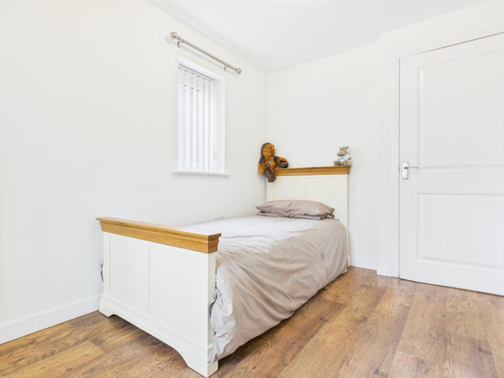 CAM03729G0-PR0094-STILL028