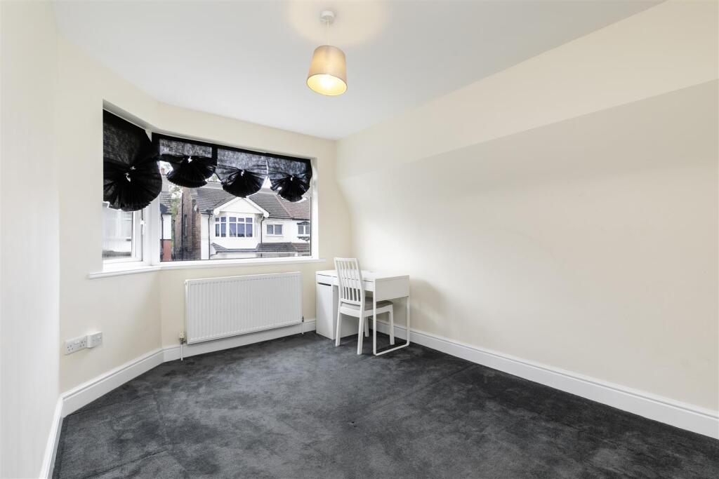 34 Hale Grove Gardens -9.jpg