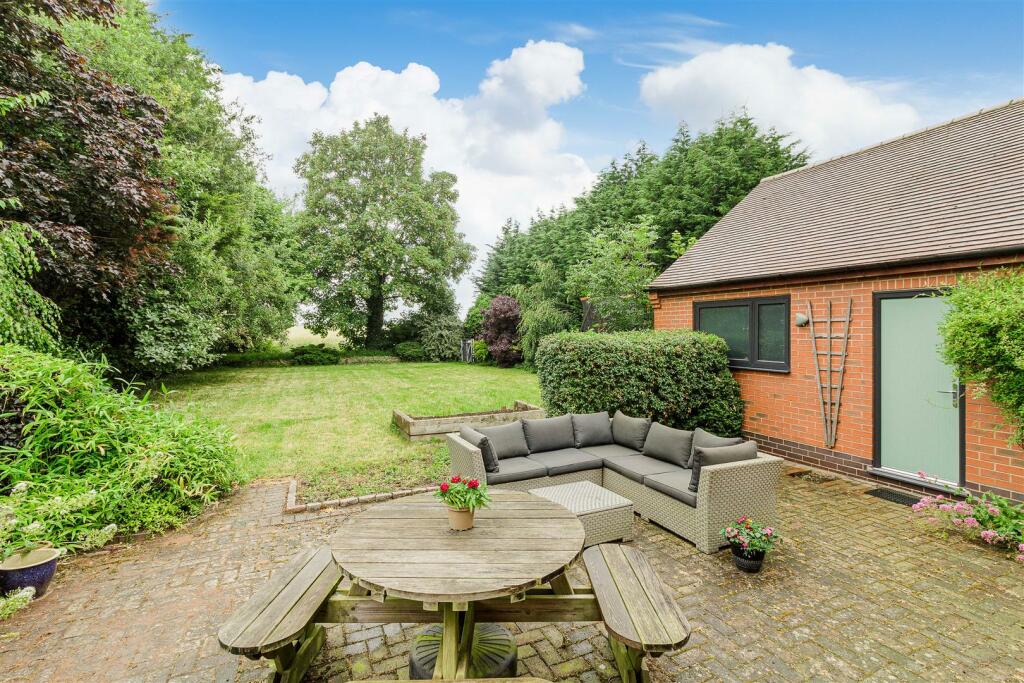 1 Atterton Lane, Witherley