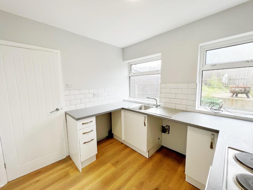 Kitchen pic 2.jpg