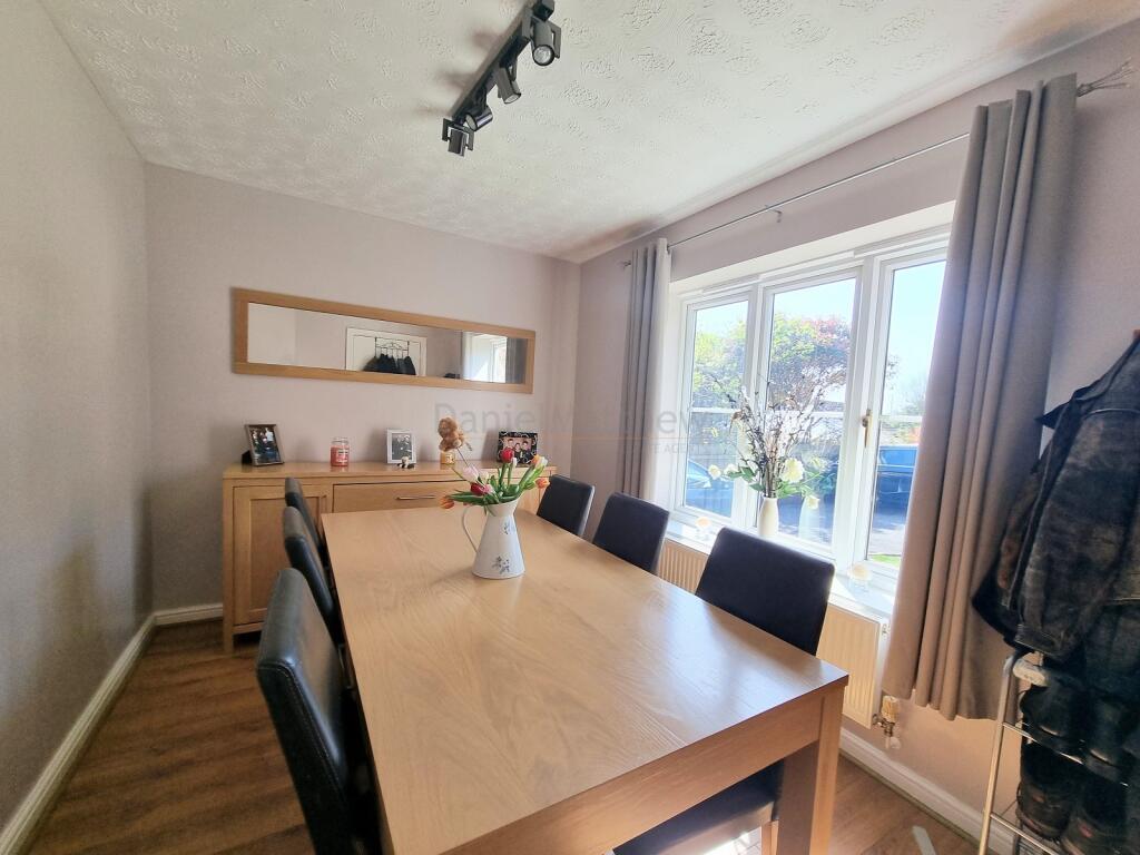 L shaped Lounge/dining room