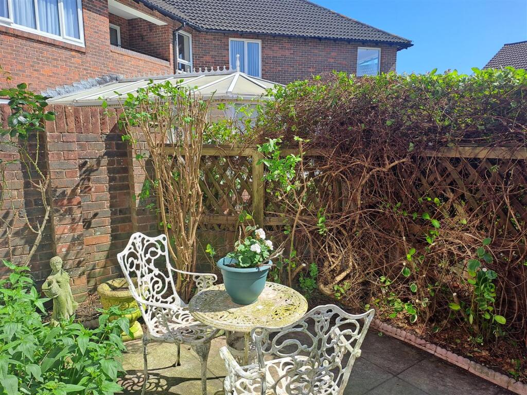 Private 'Courtyard' Style Garden