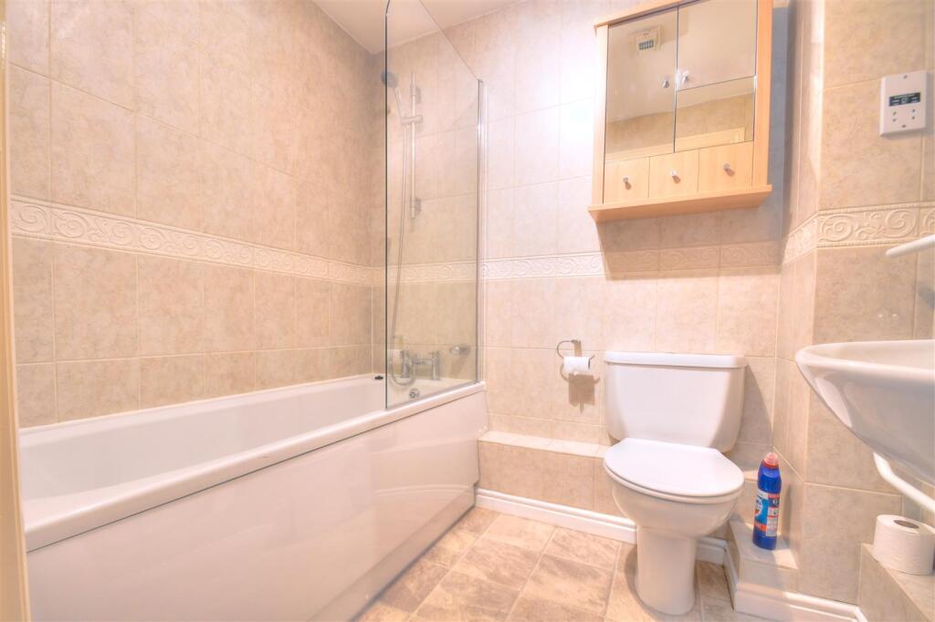 Bathroom.jpg