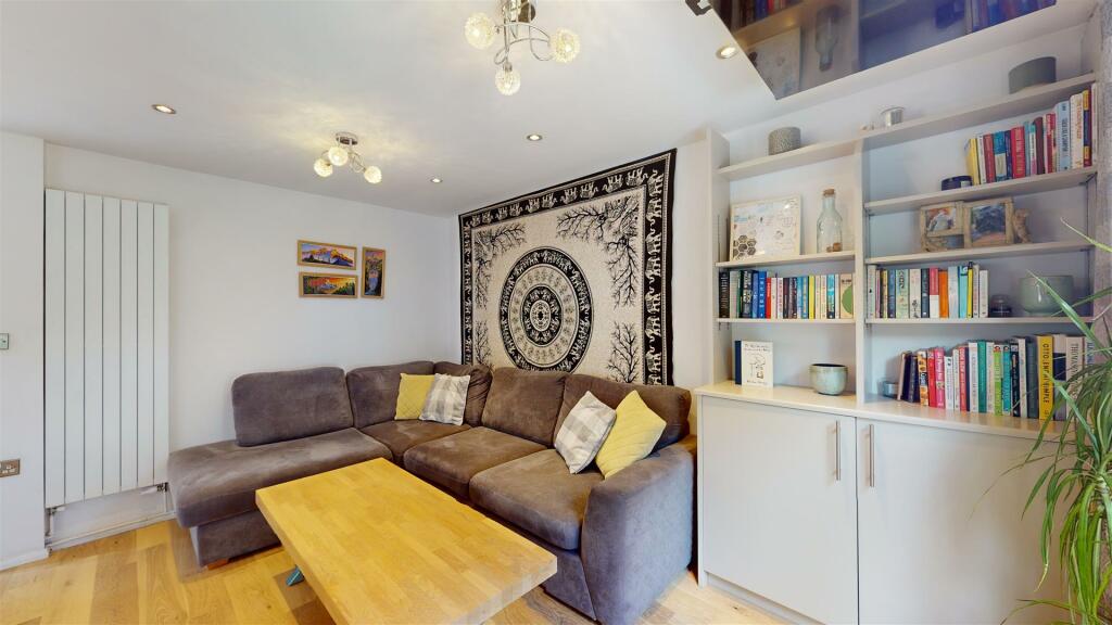 OPEN PLAN LIVING SPACE