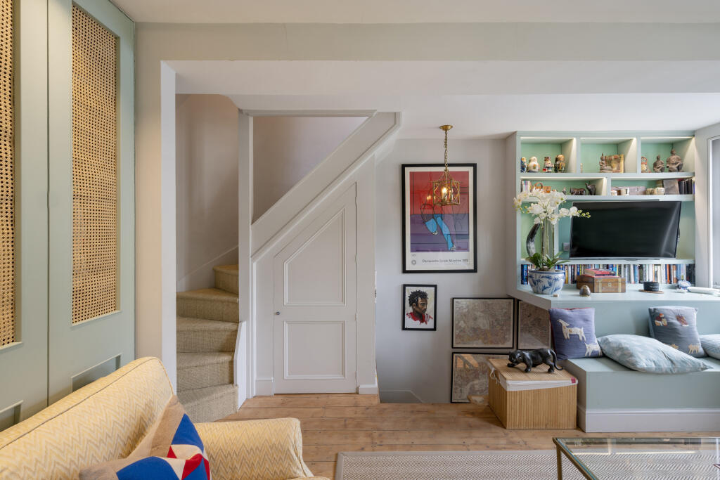 Private Realtor-23 Royal Crescent Mews-16_Lo
