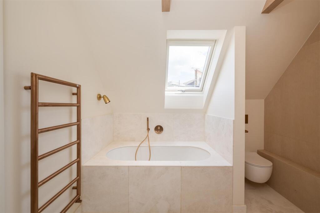 Flat 5 Walton House Hi-31.jpg