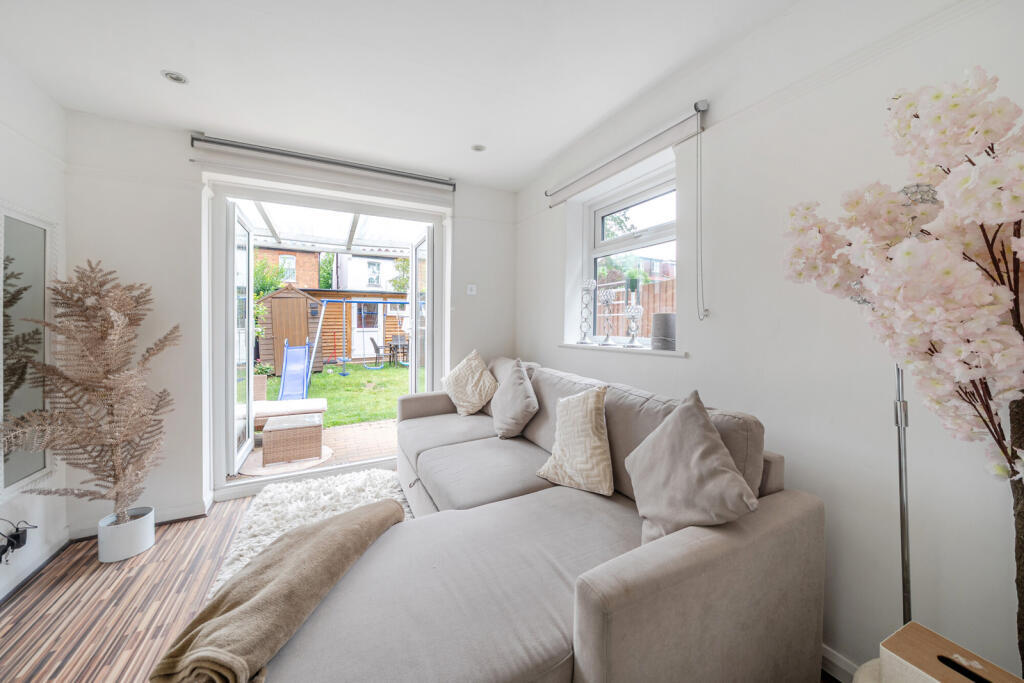 1329475-15-6883a5...