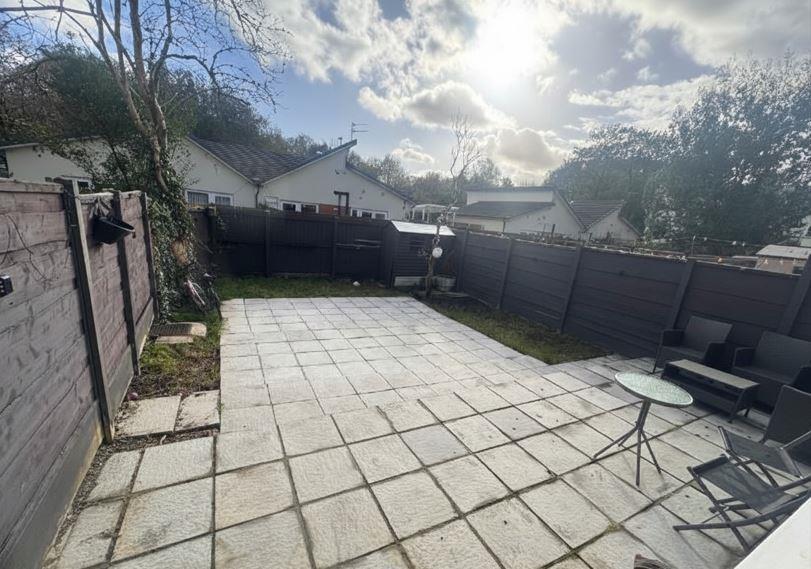 garden patio.JPG