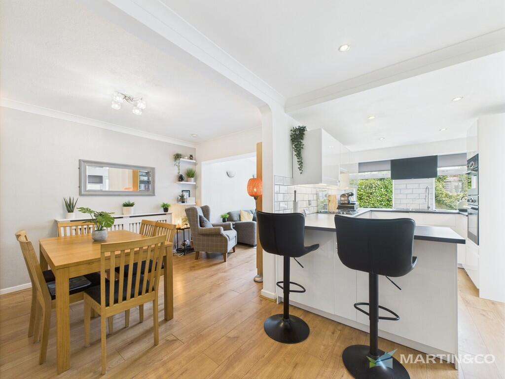 CAM02318G0-PR0484...