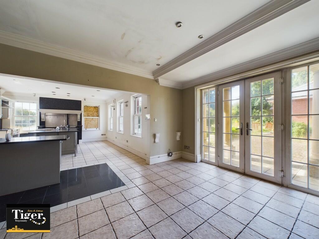 CAM02176G0-PR0329...