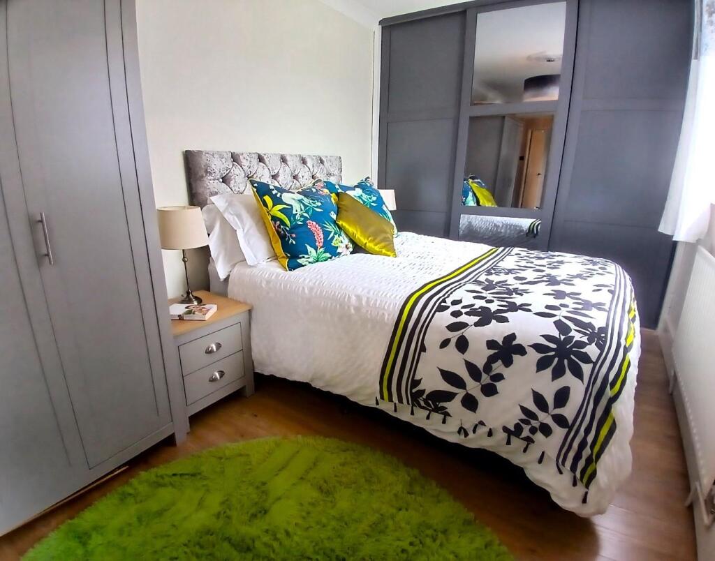 Bed 2.jpg