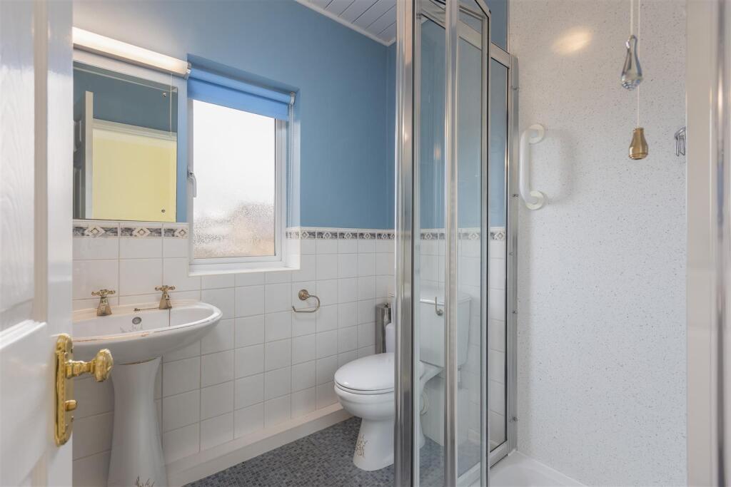 Old Maltongate 47 Shower Room.jpg