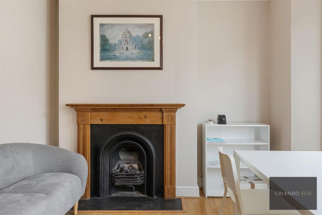 Flat B, 18 Leathwaite Road SW11 1XQ-5.jpg