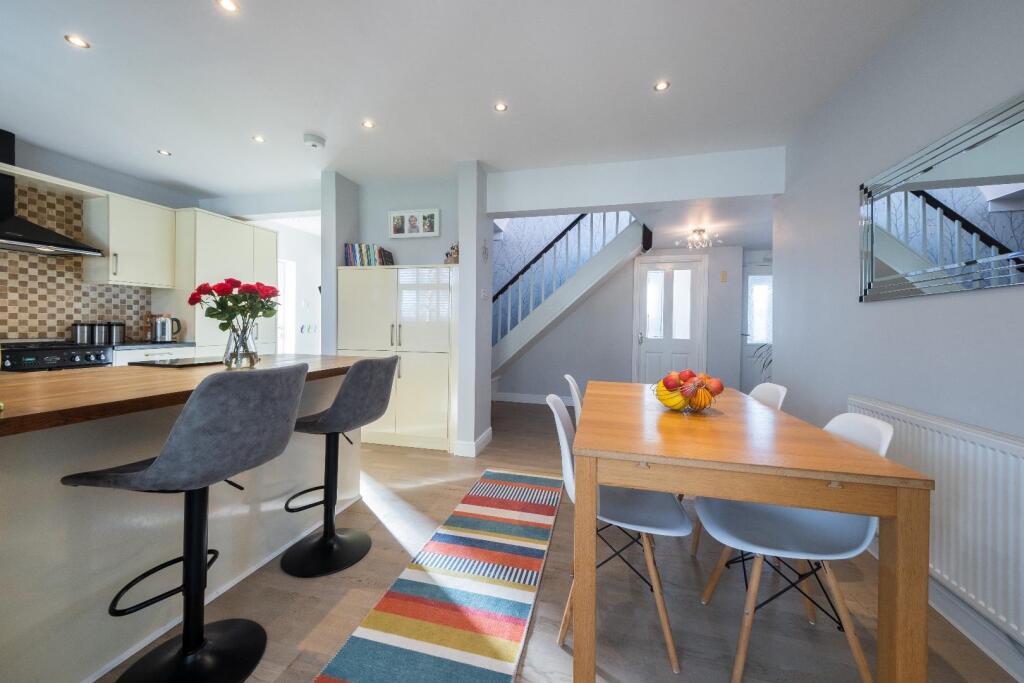 27 Hockenhull Crescent-022.jpg