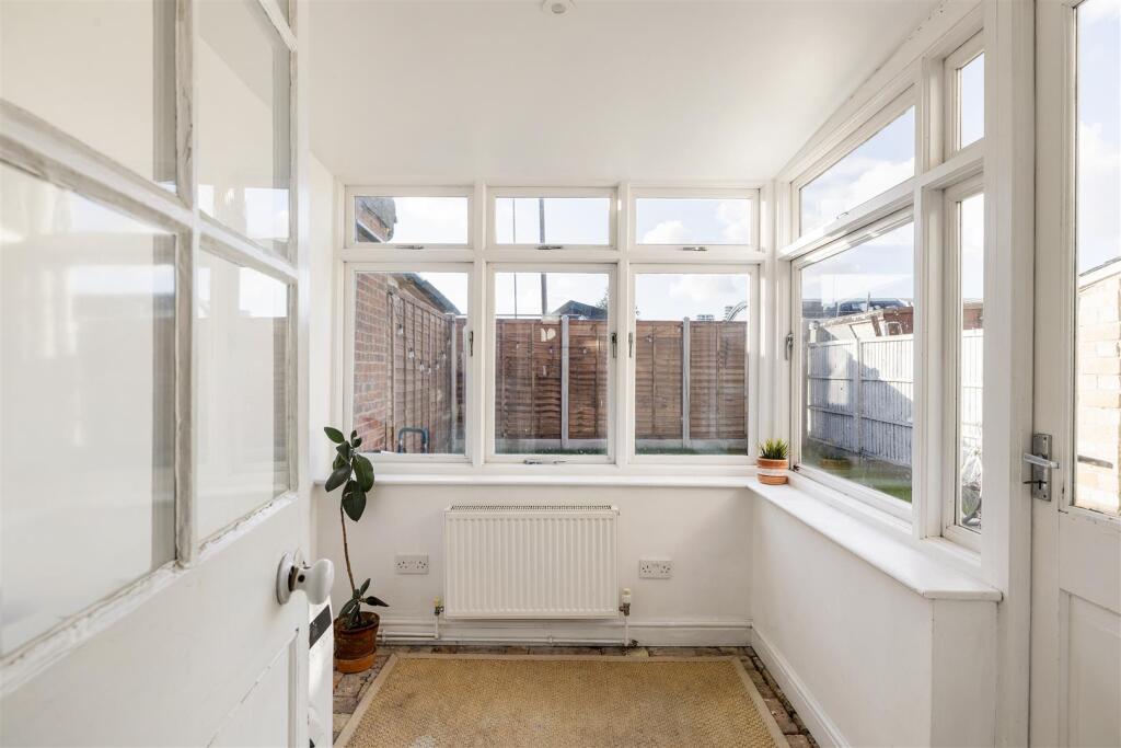 Dagenham Road, E10