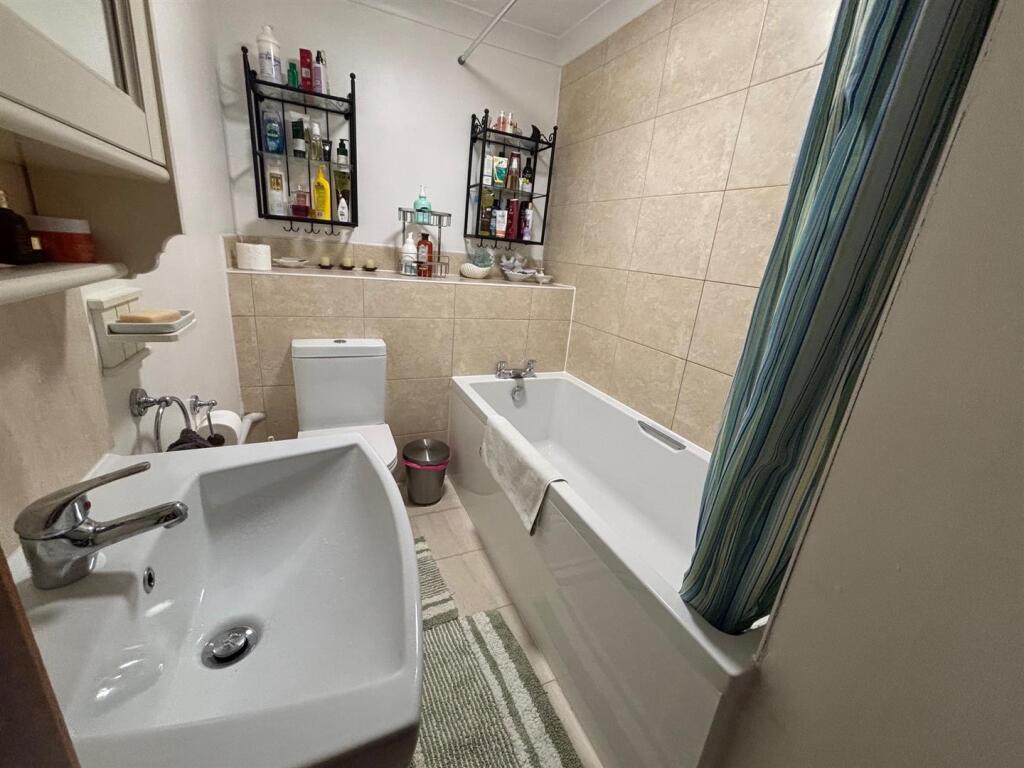 Greenwich_Bathroom.jpg