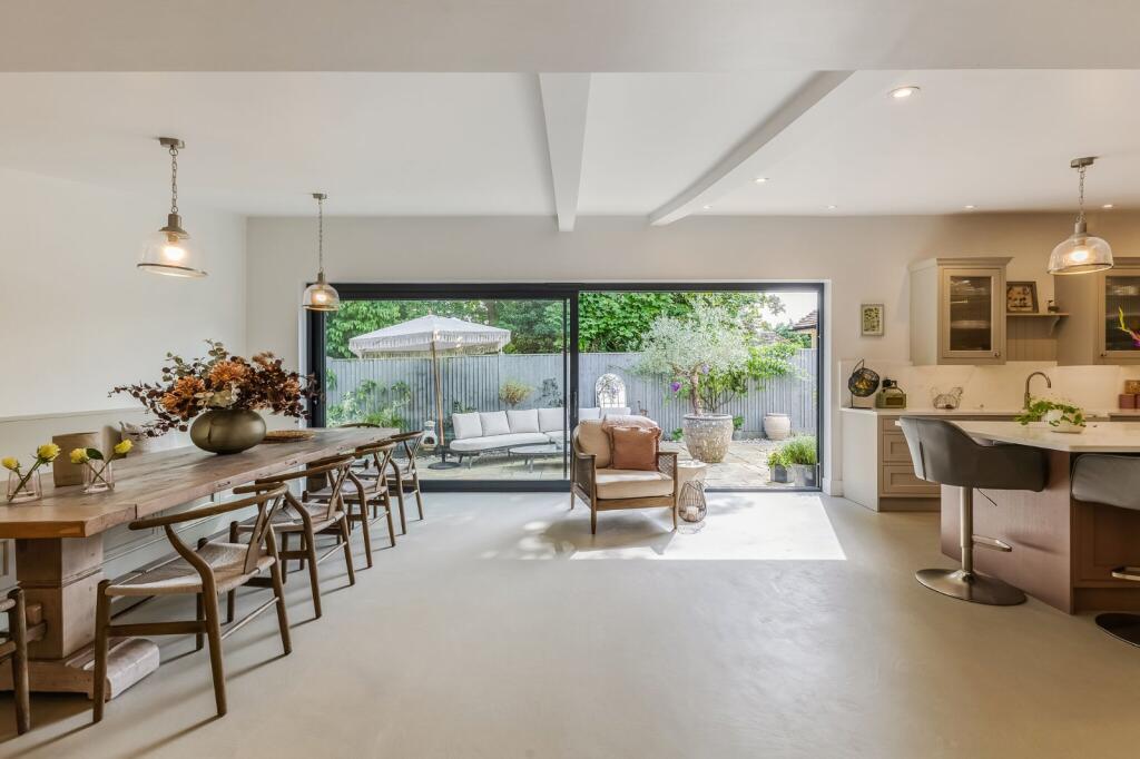 Kitchen/Breakfast Rm