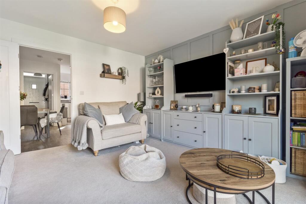 7 Acacia Avenue_003.JPG
