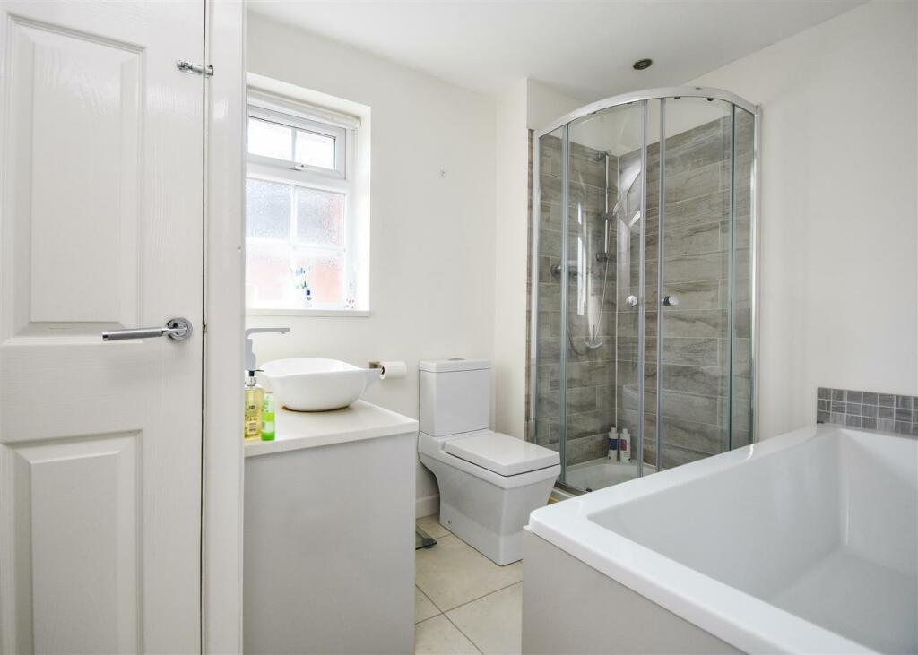 18 Corfton Drive - House Bathroom.jpg
