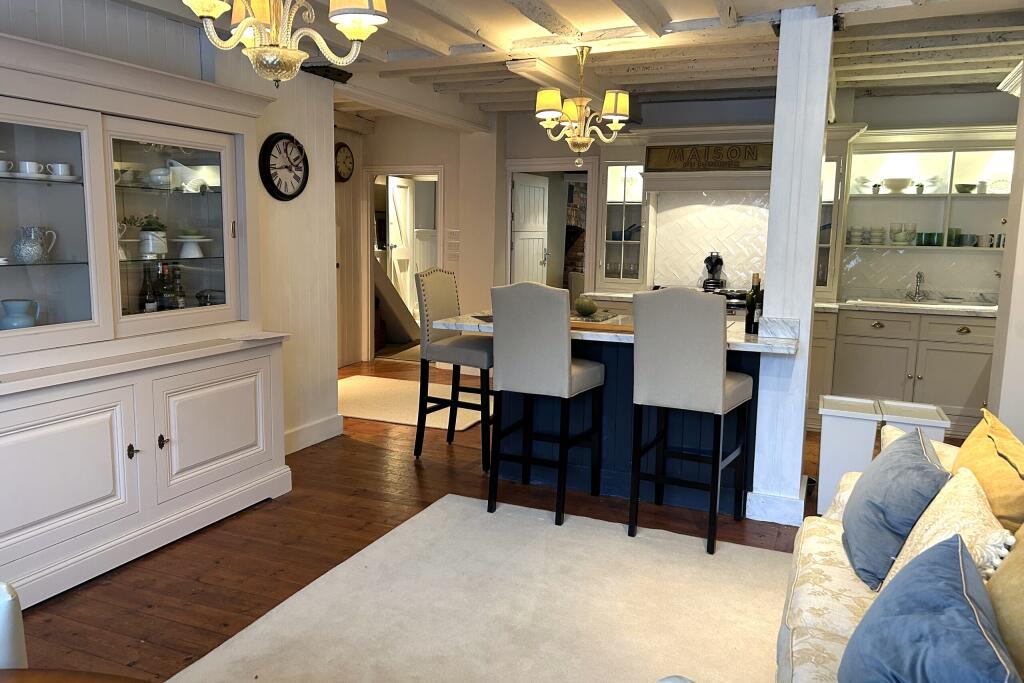 Dining, kitchen (2).jpeg