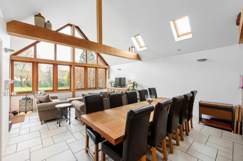 FAMILY ROOM / DINING AREA / KITCHEN