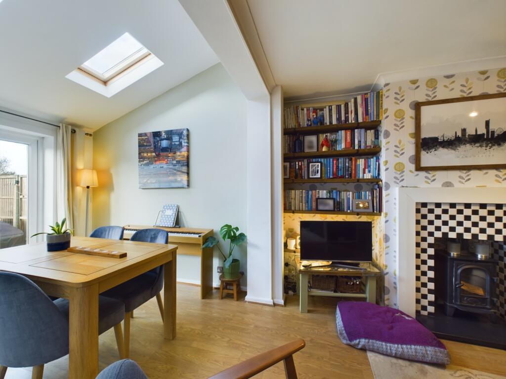 CAM02023G0-PR0112-STILL032