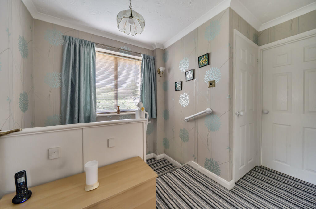 1371287-6-68f8cc9...