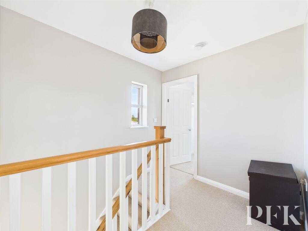 FIRST FLOOR LANDING