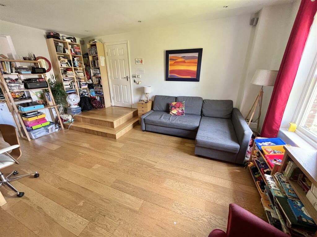 Lounge Aspect 3.jpg
