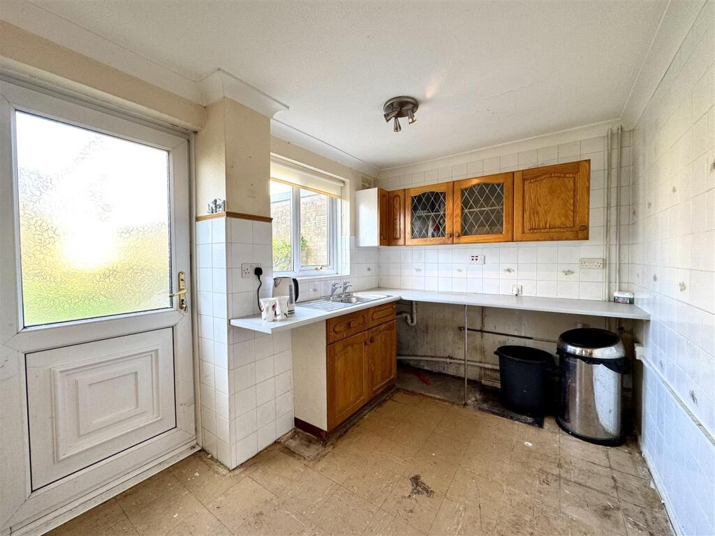 OPEN PLAN KITCHEN/DINING ROOM