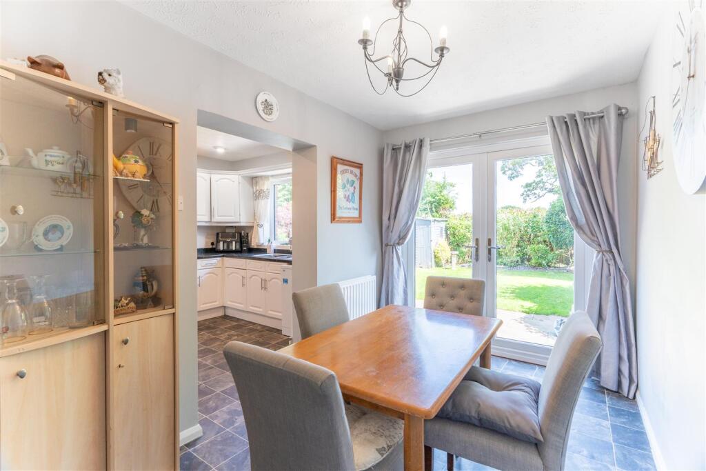 14 Barnside Way-7.jpg