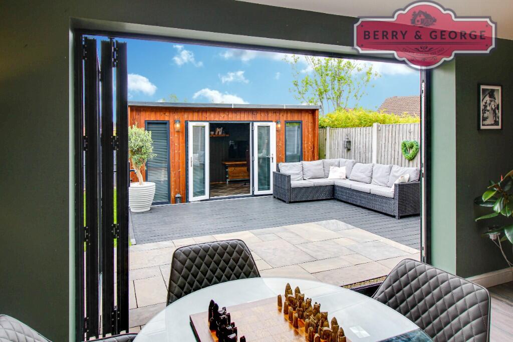 KITCHEN /FAMILY ROOM